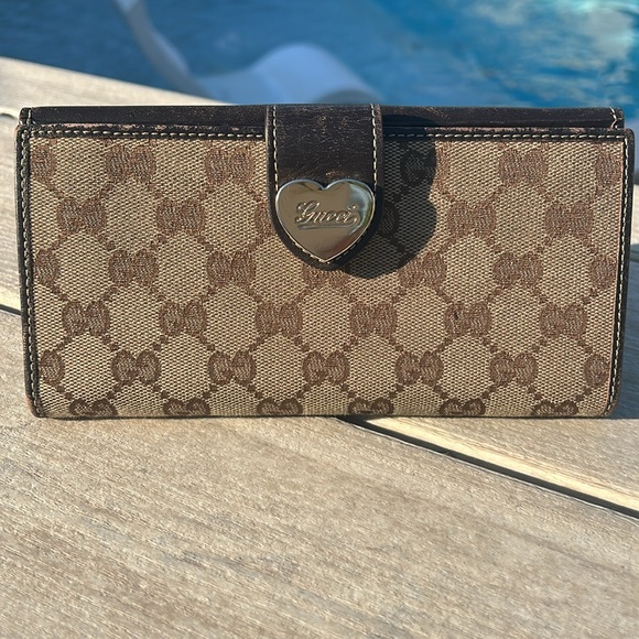 Gucci GG Canvas Heart Wallet. - Picture 1 of 5